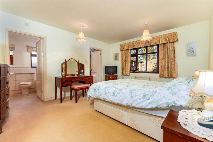 4 Bedroom Detached House For Sale In Manor Road, Adderbury, Banbury, OX17