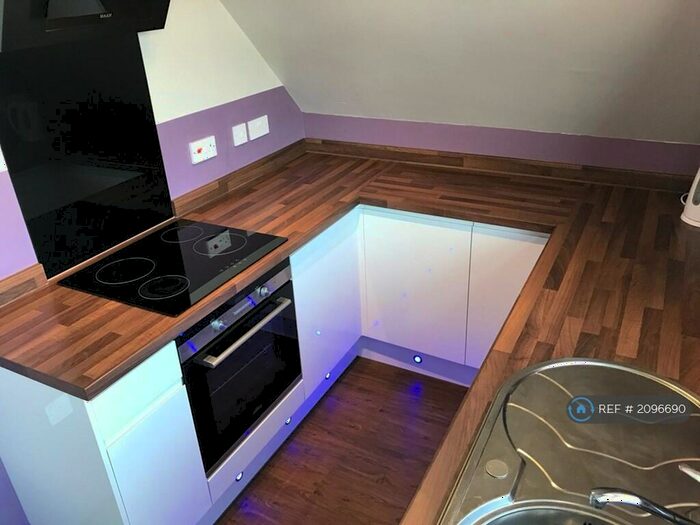 2 Bedroom Flat To Rent In Grosvenor Gardens, Bournemouth, BH1