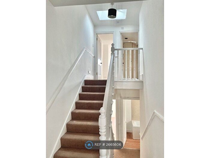 2 Bedroom Flat To Rent In Gayville Road, London, SW11