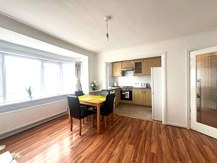 3 Bedroom Maisonette To Rent In Otterburn Gardens, Isleworth, TW7