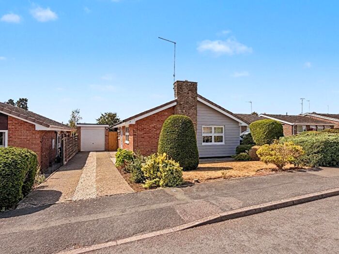 3 Bedroom Bungalow For Sale In Kingston Close, Long Buckby, NN6