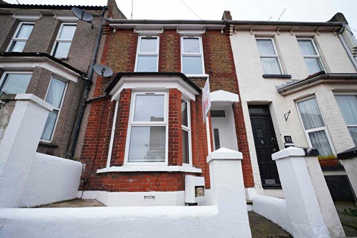 3 Bedroom House To Rent In Cecil Road, Rochester, ME1