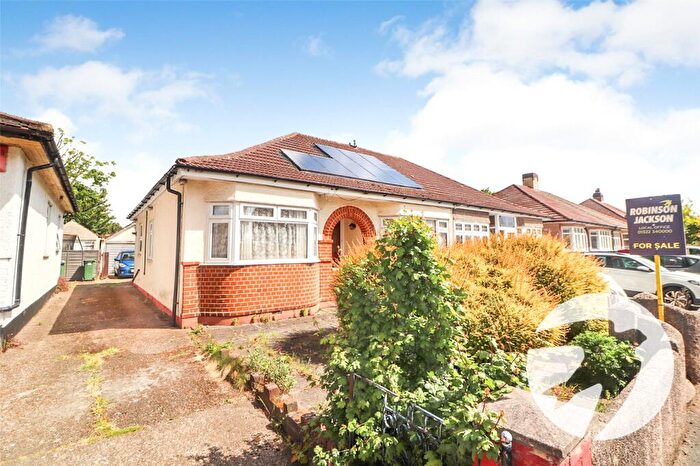 2 Bedroom Bungalow For Sale In Dalmeny Road, Erith, DA8