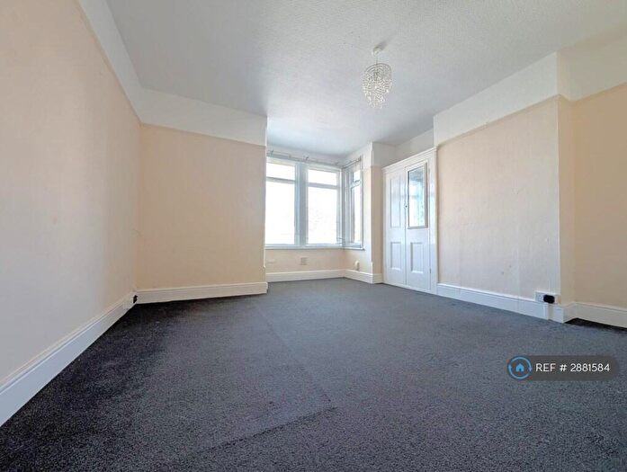 1 Bedroom Flat To Rent In Rainham Road, Chatham, ME5