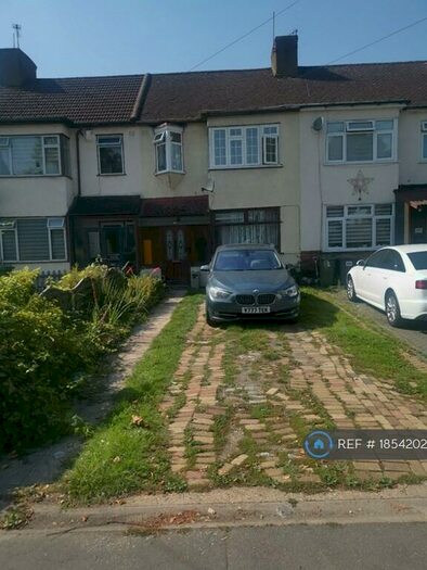 3 Bedroom Terraced House To Rent In Straight Road, Romford, RM3