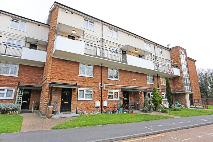 3 Bedroom Maisonette For Sale In Grantham Court, Chadwell Heath, RM6