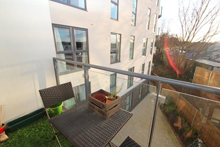 1 Bedroom Flat To Rent In Woking, Surrey, GU22