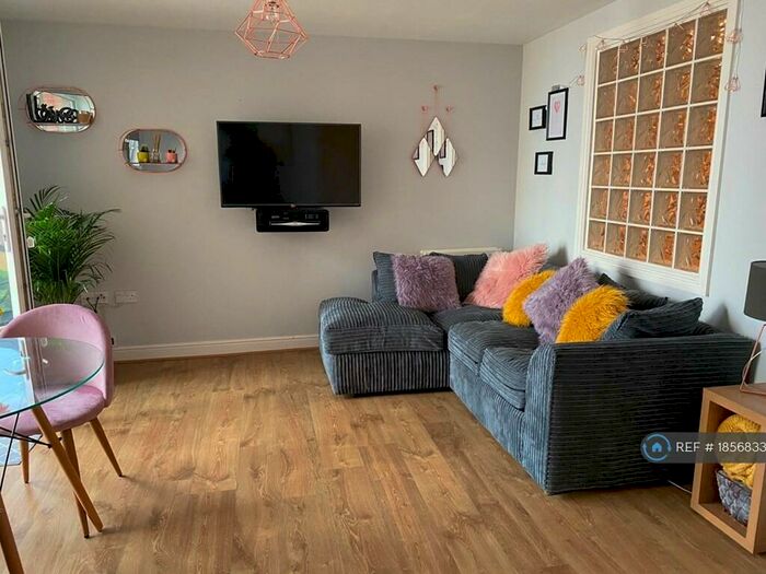 1 Bedroom Flat To Rent In Clarkson Court, Hatfield, AL10