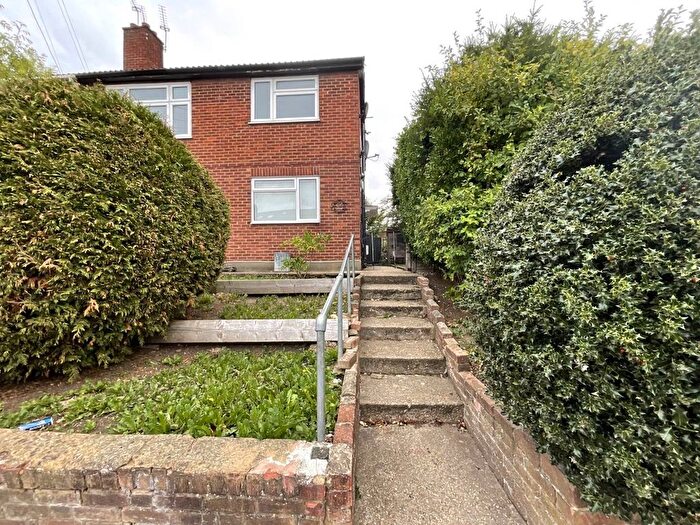 2 Bedroom Maisonette To Rent In Roding Lane North, Woodford Green, IG8