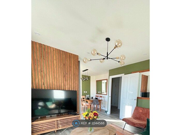 2 Bedroom Flat To Rent In Lawrence Weaver Road, Cambridge, CB3