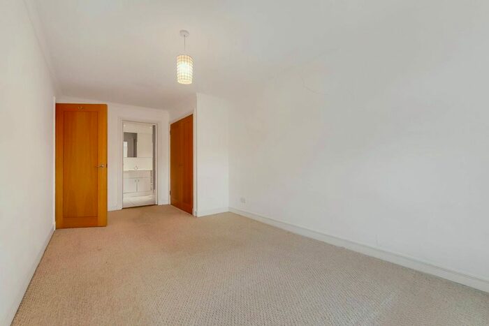 2 Bedroom Flat For Sale In Somerville Point, Rotherhithe, London, SE16