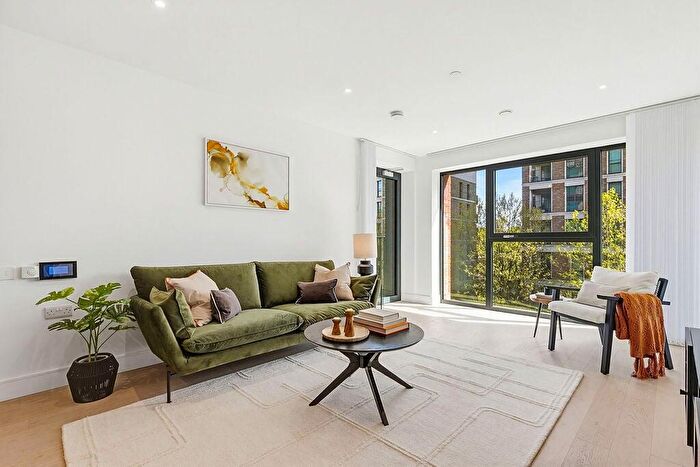 2 Bedroom Flat To Rent In Belfield Mansions, London, SE17