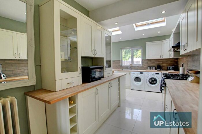 3 Bedroom End Of Terrace House For Sale In Binley Road, Binley, Coventry, CV3