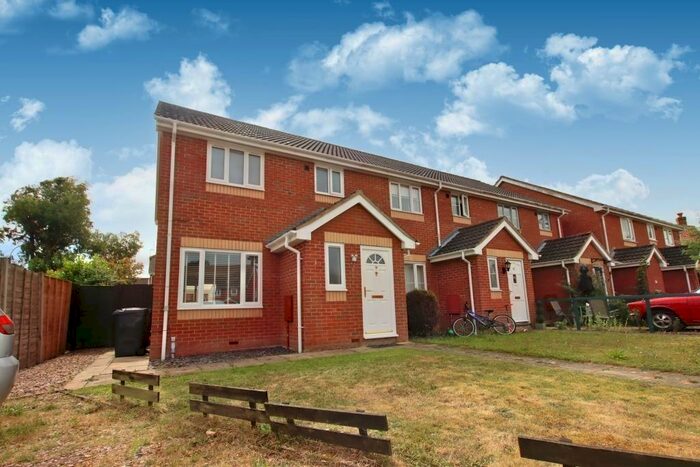 3 Bedroom End Of Terrace House To Rent In Bridge Close, Briston, NR24