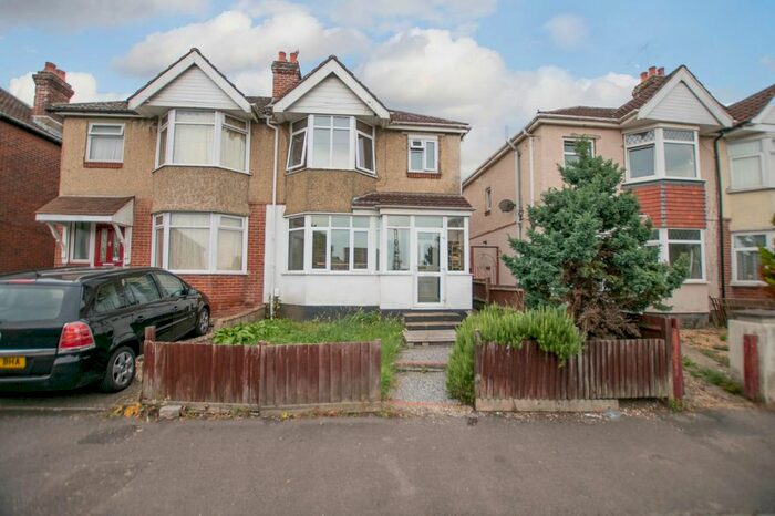 3 Bedroom Semi-Detached House To Rent In Vespasian Road, Bitterne Manor, Southampton, SO18