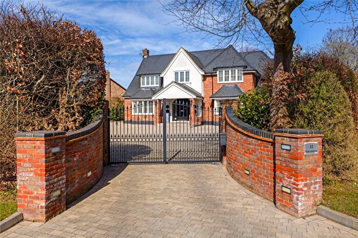 5 Bedroom Detached House For Sale In The Avenue, Dunstable, Bedfordshire, LU6