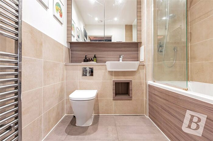 2 Bedroom Flat For Sale In Braithwaite House, Walthamstow, E17