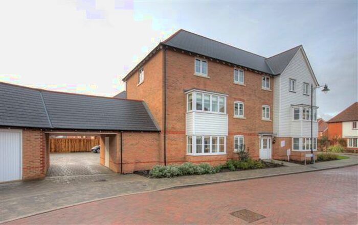 2 Bedroom Flat To Rent In Sandow Place, Kings Hill, ME19