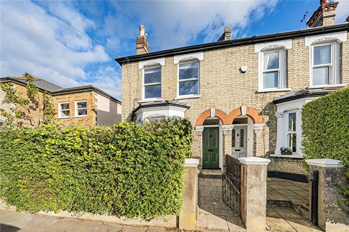 1 Bedroom Flat For Sale In Penrith Road, New Malden, KT3