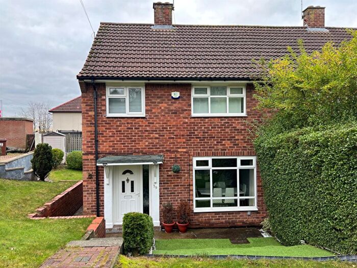 3 Bedroom Semi-Detached House For Sale In Monkswood Hill, Leeds, LS14