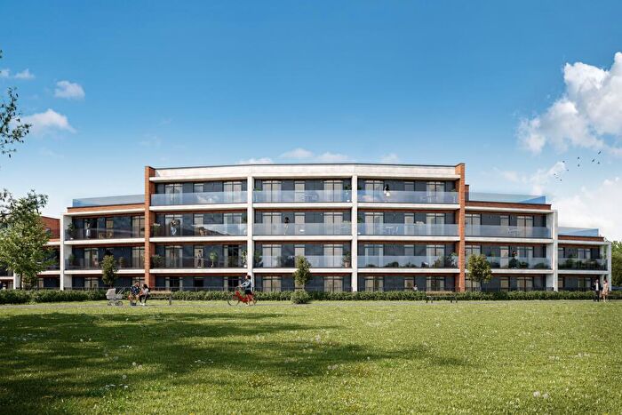 2 Bedroom Apartment For Sale In Home Straight, Newbury, West Berkshire, RG14