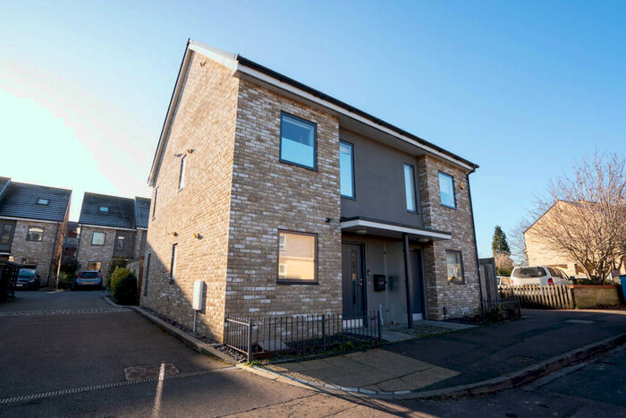 3 Bedroom House To Rent In Fishers Lane, Cambridge, CB1