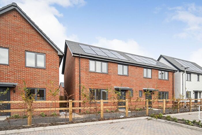 3 Bedroom Property To Rent In Goodwood Crescent, Crowthorne, RG45