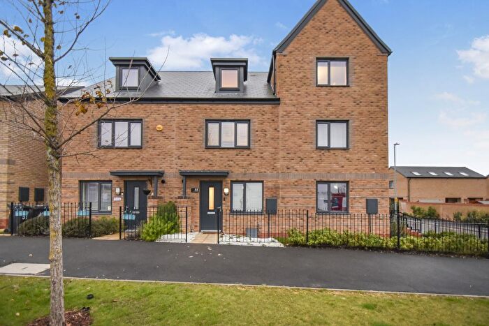 3 Bedroom Town House For Sale In Nuffield Road, St. Neots, PE19