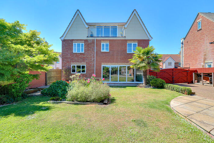 5 Bedroom Detached House For Sale In Pemberton Field, Rochford, SS4