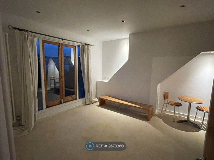 2 Bedroom Flat To Rent In York Avenue, Hove, BN3