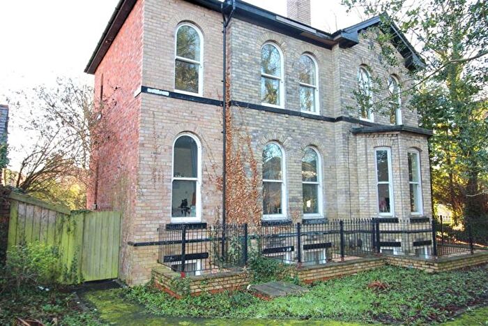 2 Bedroom Flat To Rent In Heaton Moor Road, Heaton Moor, Stockport, SK4