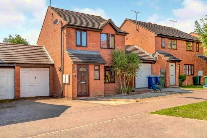 3 Bedroom Link Detached House To Rent In 2 School Row, School View, Banbury, Oxfordshire OX16