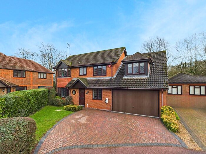 4 Bedroom Detached House For Sale In The Mews, Bramley, RG26