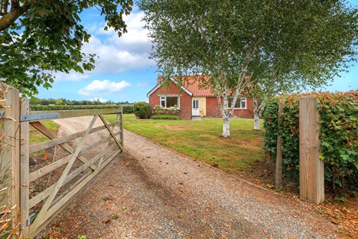 3 Bedroom Detached Bungalow For Sale In Linstead Road, Huntingfield, Halesworth, IP19