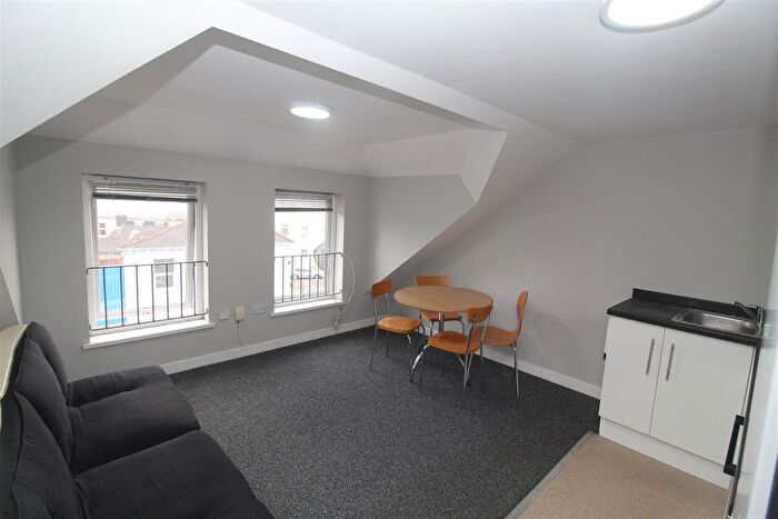 2 Bedroom Flat To Rent In Lower Cathedral Road, Cardiff, CF11