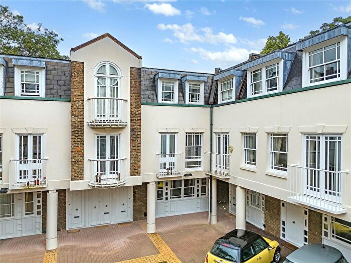3 Bedroom Duplex For Sale In Spencer Place, London, N1