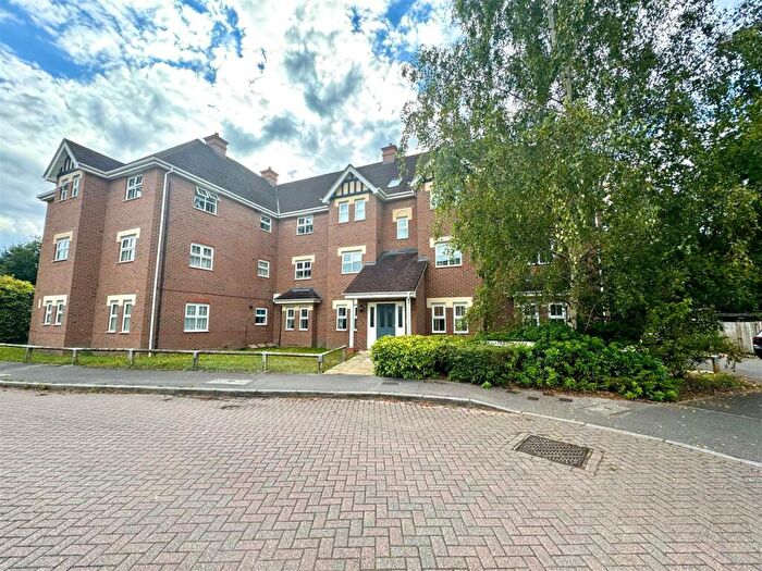 2 Bedroom Apartment For Sale In Oakhanger House, Kingsley Square, Fleet, GU51