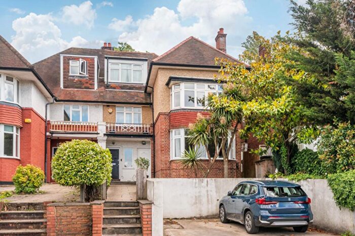 3 Bedroom Apartment For Sale In Finchley Road, London, Greater London, NW11