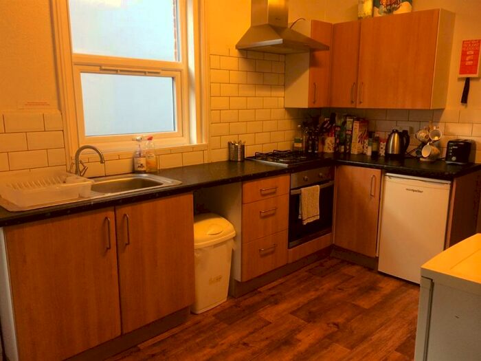 6 Bedroom Terraced House To Rent In Monks Road, Exeter, EX4