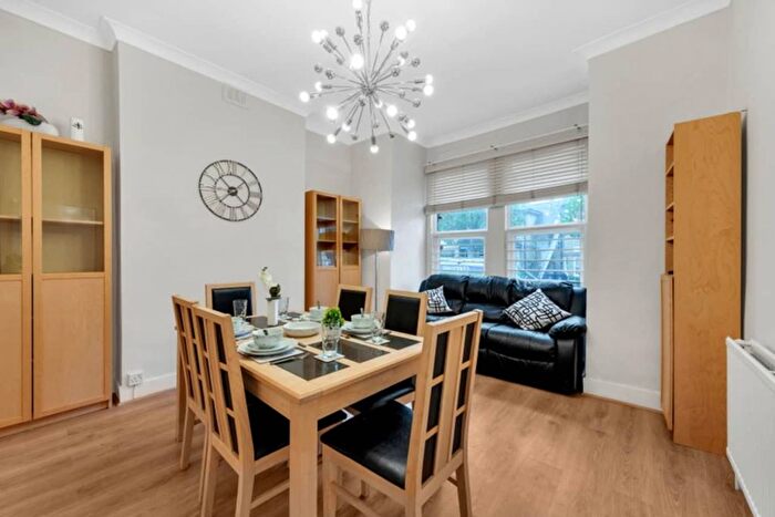1 Bedroom Flat To Rent In Castlewood Road, London, N16