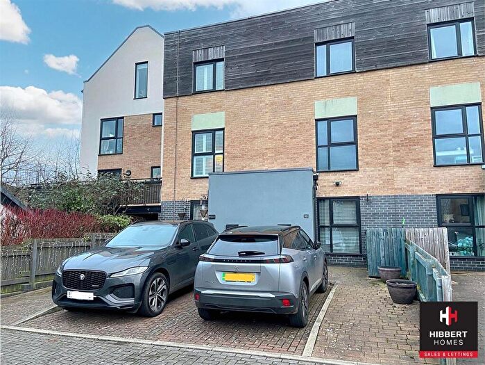 3 Bedroom Town House To Rent In Hulton Square, Salford, M5