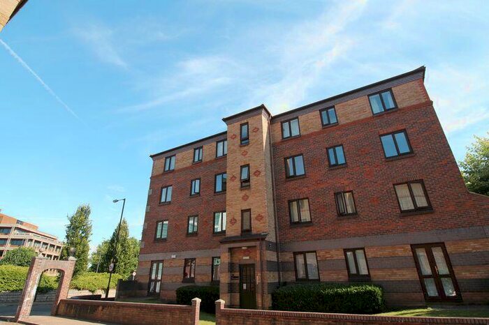 2 Bedroom Flat To Rent In B, Berlington Court, Redcliff Mead Lane, BS1