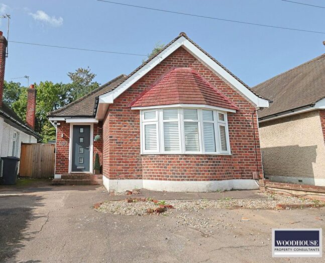 2 Bedroom Bungalow For Sale In Great Cambridge Road, Cheshunt, EN8
