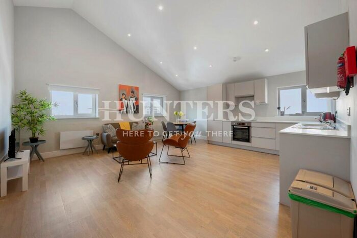 2 Bedroom Apartment For Sale In Waterloo Road, London, NW2