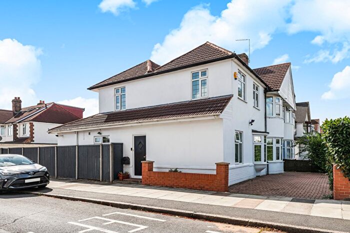 6 Bedroom Semi-Detached House For Sale In Hanworth Road, Whitton, TW4