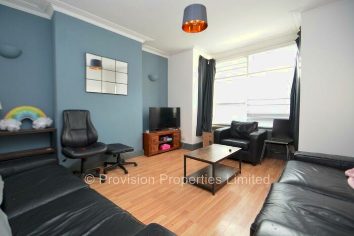 7 Bedroom Terraced House To Rent In The Village Street, Burley, Leeds, LS4