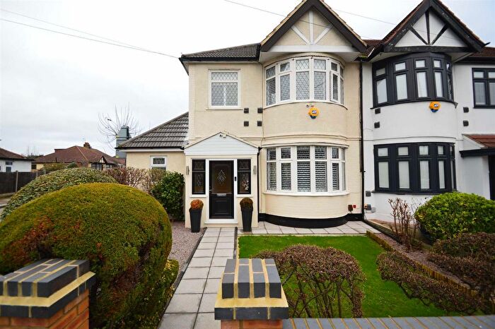 3 Bedroom Semi Detached House For Sale In Roding Lane South, Redbridge, IG4