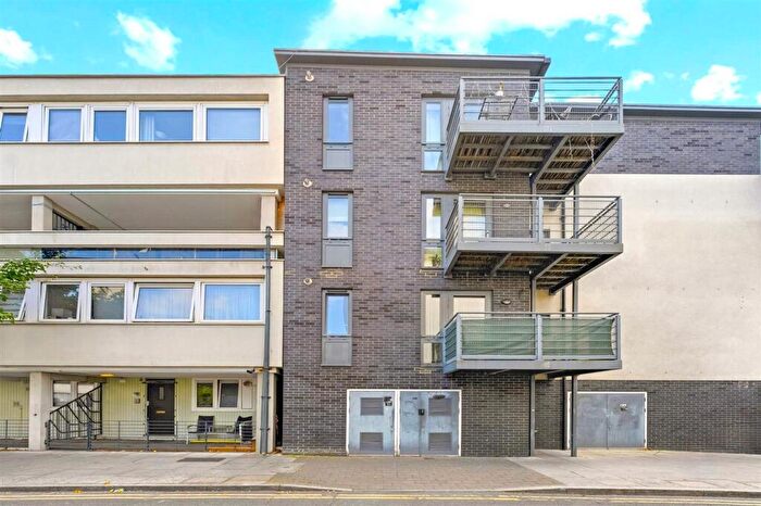 1 Bedroom Apartment For Sale In Carville Street, Finsbury Park, N4