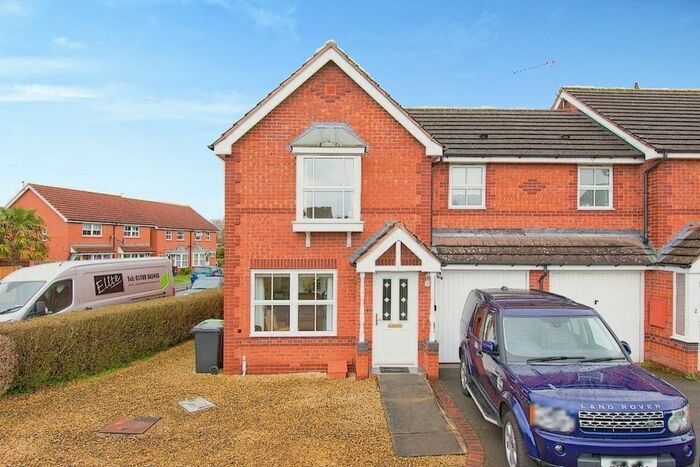 3 Bedroom End Of Terrace House For Sale In Finch Close, Claines, Worcester, WR3