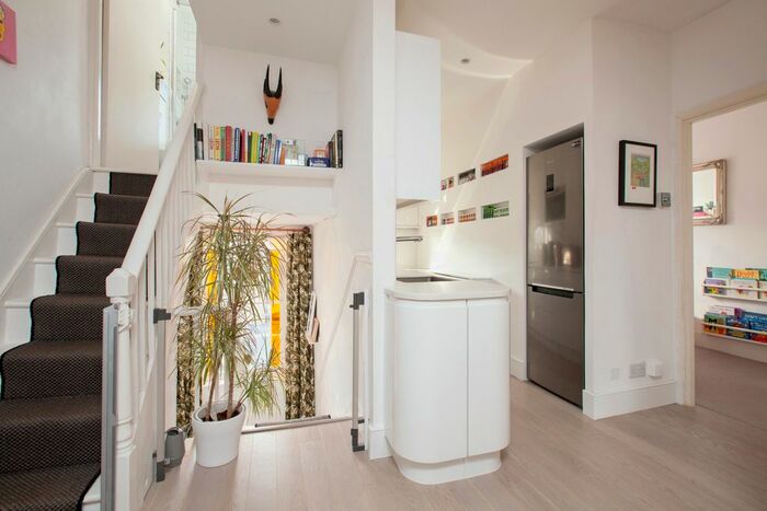 2 Bedroom Flat To Rent In Green Lanes, London, N4